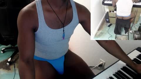 Snapshot of bicepsandfrot chatting on February 28, 10:52 am BicepsandFrot online show from February 28, 10:52 am