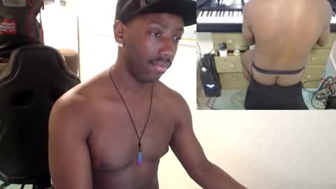 Snapshot of bicepsandfrot chatting on March 3, 11:55 am BicepsandFrot online show from March 3, 11:55 am