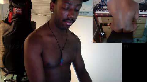 Snapshot of bicepsandfrot chatting on March 8, 8:33 am BicepsandFrot online show from March 8, 8:33 am