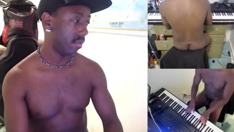 Snapshot of bicepsandfrot chatting on March 10, 12:37 pm BicepsandFrot online show from March 10, 12:37 pm