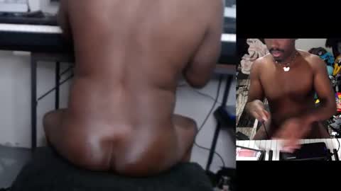 Snapshot of bicepsandfrot chatting on September 16, 9:10 am BicepsandFrot online show from September 16, 9:10 am