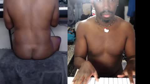 Snapshot of bicepsandfrot chatting on September 22, 6:26 am BicepsandFrot online show from September 22, 6:26 am