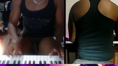 Snapshot of bicepsandfrot chatting on October 29, 12:46 am BicepsandFrot online show from October 29, 12:46 am