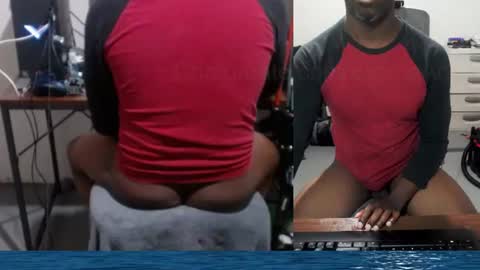 Snapshot of bicepsandfrot chatting on June 19, 2:27 am BicepsandFrot online show from June 19, 2:27 am