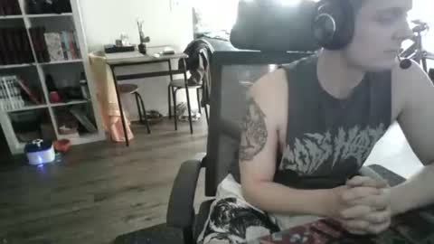 Snapshot of bicyclesocks chatting on April 9, 12:43 am bicyclesocks online show from April 9, 12:43 am