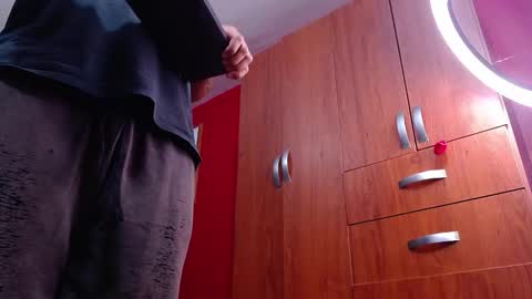 Snapshot of big_niiko chatting on December 21, 3:57 am big_niiko online show from December 21, 3:57 am