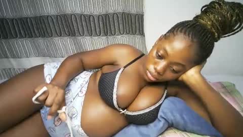 Snapshot of bigass001_ chatting on December 15, 7:42 pm bigass001_ online show from December 15, 7:42 pm