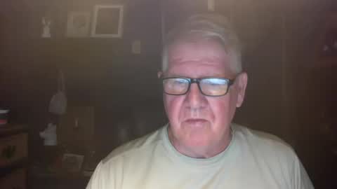 Snapshot of bigbeerdrinker1 chatting on October 10, 6:34 am bigbeerdrinker online show from October 10, 6:34 am