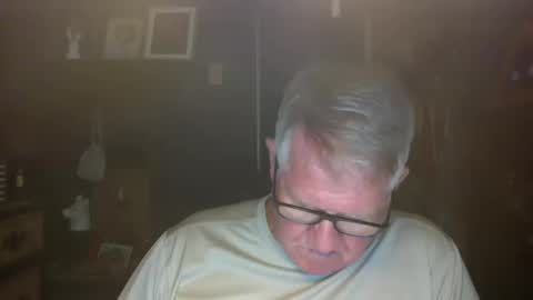 Snapshot of bigbeerdrinker1 chatting on October 12, 5:06 am bigbeerdrinker online show from October 12, 5:06 am