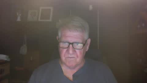 Snapshot of bigbeerdrinker1 chatting on November 1, 5:31 am bigbeerdrinker online show from November 1, 5:31 am