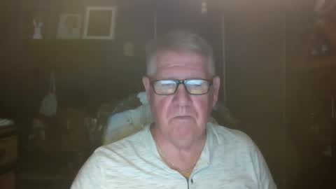 Snapshot of bigbeerdrinker1 chatting on November 2, 7:22 am bigbeerdrinker online show from November 2, 7:22 am