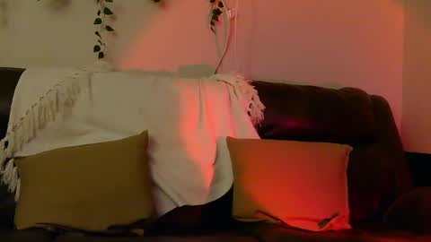 Melenie Mel online show from December 11, 4:07 am