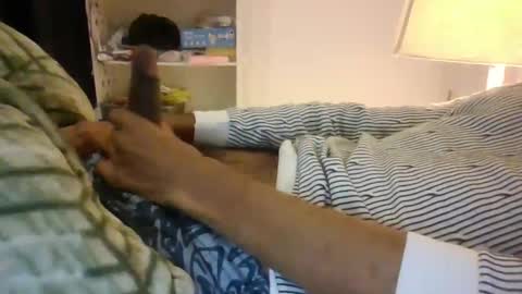 Snapshot of bigblackdaddy333 chatting on December 29, 7:39 am bigblackdaddy333 online show from December 29, 7:39 am