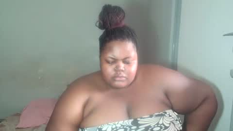 Snapshot of bigblackmamma chatting on February 25, 1:39 pm Natasha online show from February 25, 1:39 pm