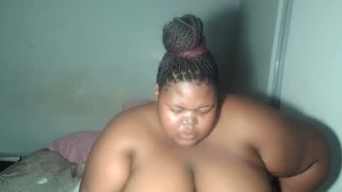 Snapshot of bigblackmamma chatting on February 26, 12:16 am Natasha online show from February 26, 12:16 am