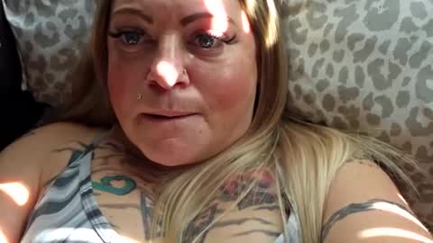 Snapshot of bigblueeyesmomma chatting on February 10, 4:25 pm Tiffany online show from February 10, 4:25 pm