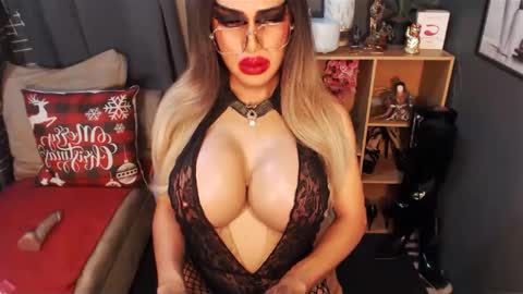 Snapshot of bigbomblhoraine chatting on February 16, 3:38 pm Loraine Cruz online show from February 16, 3:38 pm