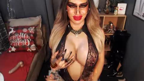 Snapshot of bigbomblhoraine chatting on February 21, 1:44 am Loraine Cruz online show from February 21, 1:44 am