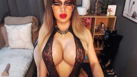 Snapshot of bigbomblhoraine chatting on February 24, 8:36 pm Loraine Cruz online show from February 24, 8:36 pm