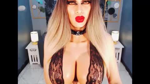 Snapshot of bigbomblhoraine chatting on February 12, 3:18 pm Loraine Cruz online show from February 12, 3:18 pm