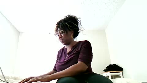 Snapshot of bigboobs_bouncin chatting on April 10, 12:10 pm Ashley online show from April 10, 12:10 pm