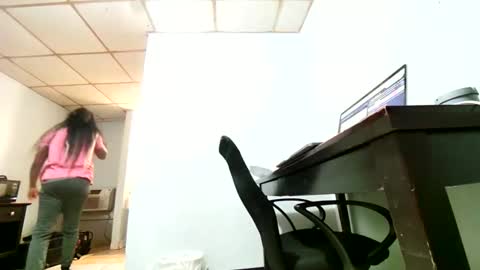 Snapshot of bigboobs_bouncin chatting on May 9, 12:21 pm Ashley online show from May 9, 12:21 pm