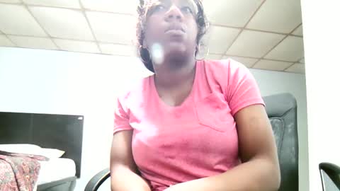 Snapshot of bigboobs_bouncin chatting on May 18, 8:42 am Ashley online show from May 18, 8:42 am