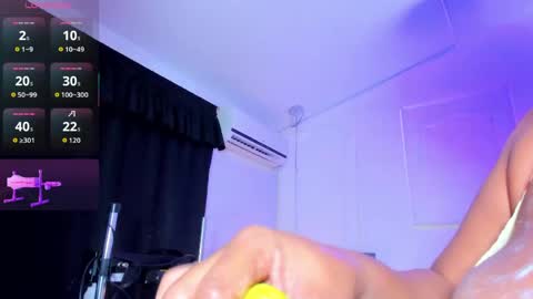 Snapshot of bigboobs_violeta chatting on April 28, 2:27 am VIOLETA online show from April 28, 2:27 am