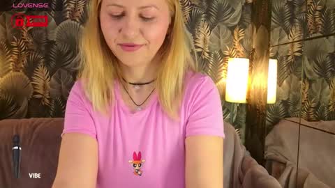 Snapshot of bigboobsarri chatting on March 27, 8:59 am BigBoobsArri online show from March 27, 8:59 am