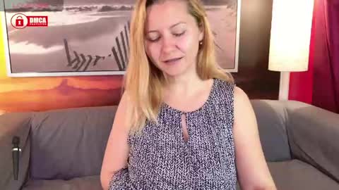Snapshot of bigboobsarri chatting on May 19, 7:58 am BigBoobsArri online show from May 19, 7:58 am