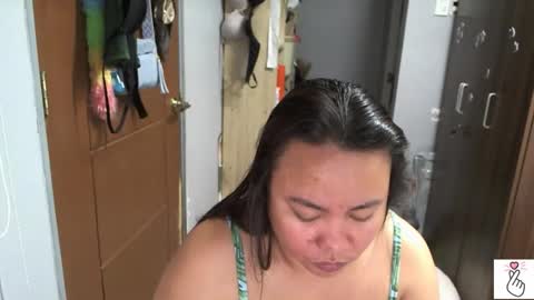 Snapshot of bigboobslyn chatting on May 1, 5:06 pm bigboobslyn online show from May 1, 5:06 pm