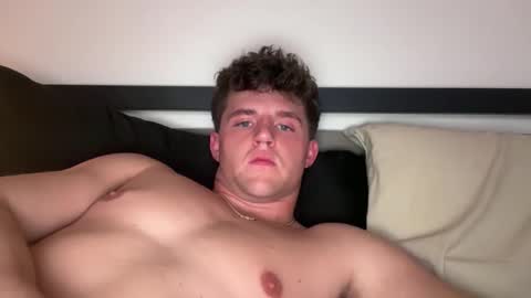 Snapshot of bigbootyburger1 chatting on February 10, 7:34 am bigbootyburger1 online show from February 10, 7:34 am