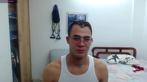 Snapshot of bigcock2815 chatting on December 18, 3:26 am Isaac online show from December 18, 3:26 am