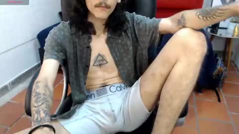 Snapshot of bigcock_robert chatting on June 9, 8:53 pm ROBB online show from June 9, 8:53 pm