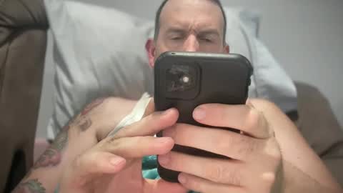 Snapshot of bigcocksuckingslut chatting on December 27, 1:43 am bigcocksuckingslut online show from December 27, 1:43 am