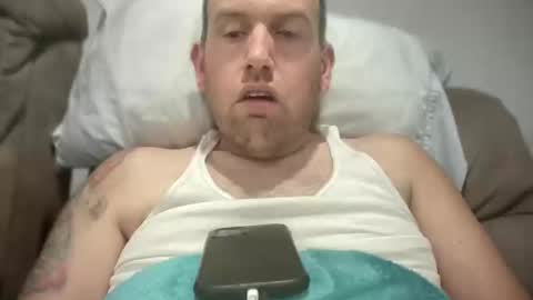 Snapshot of bigcocksuckingslut chatting on December 28, 2:11 am bigcocksuckingslut online show from December 28, 2:11 am