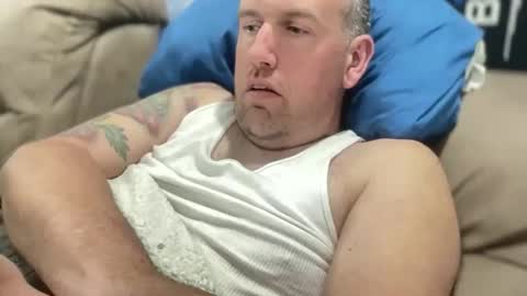 Snapshot of bigcocksuckingslut chatting on April 24, 12:35 am bigcocksuckingslut online show from April 24, 12:35 am