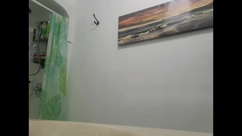 Snapshot of bigcumcanada chatting on December 15, 10:19 am bg online show from December 15, 10:19 am