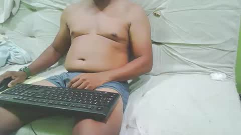 Snapshot of bigdickguyaux chatting on March 29, 7:36 pm bigdickguyaux online show from March 29, 7:36 pm