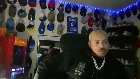 Snapshot of bigdickwj chatting on September 9, 1:49 am QuietboyWill online show from September 9, 1:49 am