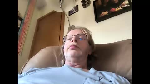 Snapshot of bigelectricrod chatting on April 25, 4:59 pm bigelectricrod online show from April 25, 4:59 pm