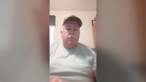Snapshot of bigeoo76 chatting on June 29, 2:28 pm bigeoo76 online show from June 29, 2:28 pm