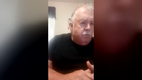 Snapshot of bigeoo76 chatting on July 25, 8:39 pm bigeoo76 online show from July 25, 8:39 pm