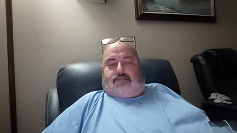 bigfuzzyteddybear online show from December 3, 5:04 am