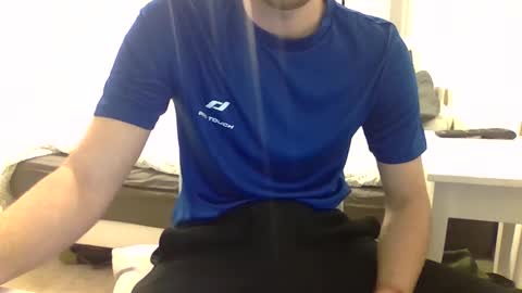 Snapshot of biggbaguette1 chatting on December 5, 4:58 pm biggbaguette1 online show from December 5, 4:58 pm