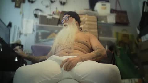 Snapshot of bigjeff01 chatting on December 1, 4:12 pm bigjeff01 online show from December 1, 4:12 pm