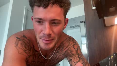Snapshot of bigjonnnnnn chatting on June 2, 5:26 pm BIGJONNNNN online show from June 2, 5:26 pm