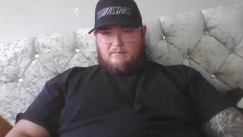 bigmanuk4you online show from October 24, 2:46 pm
