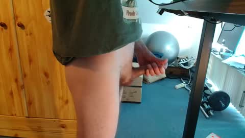 Snapshot of bigmushroomcockxxx chatting on April 3, 2:04 pm bigmushroomcockxxx online show from April 3, 2:04 pm