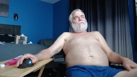Snapshot of bigmustang_al chatting on December 31, 2:40 am bigmustang_al online show from December 31, 2:40 am